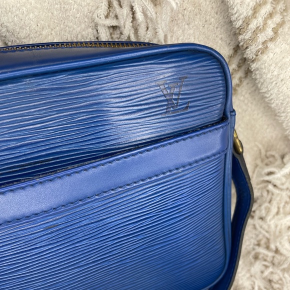 💎 Louis Vuitton Blue EPI Trocadero Crossbody 💎 - Picture 3 of 12